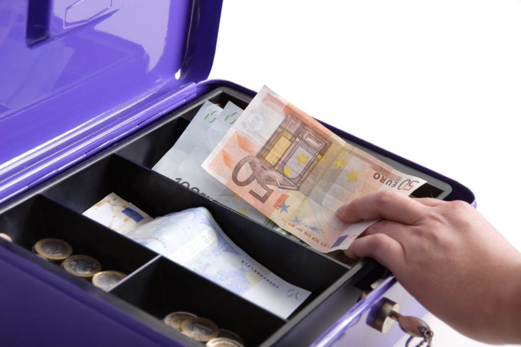 Diebstahl aus Kasse in der Firma, derüber eine verdeckte Videoüberwachung aufgedeckt wird